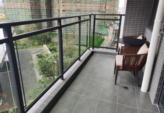 樓盤陽臺(tái)護(hù)欄